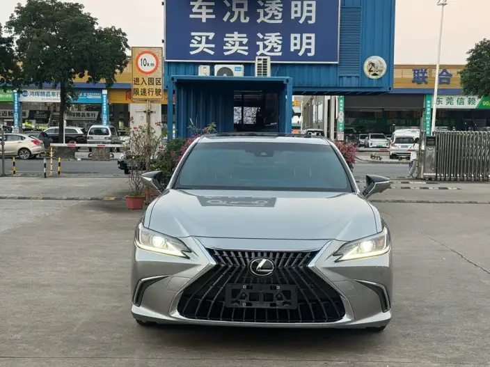 Lexus ES 2022 Model 300h Superior Edition