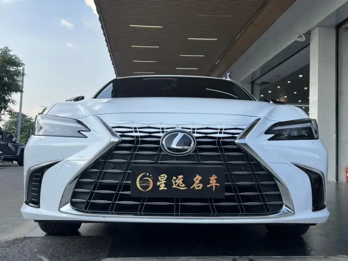 Lexus ES 2025 Model 200 Premium