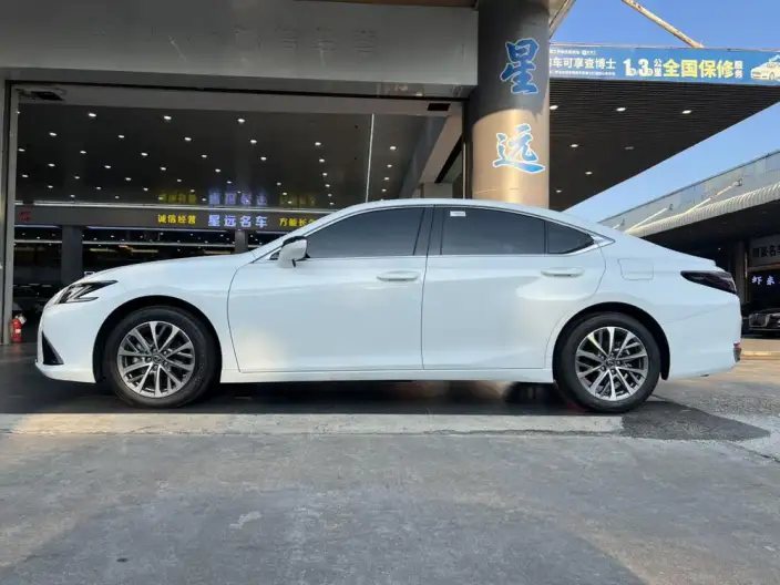 Lexus ES 2025 Model 200 Premium