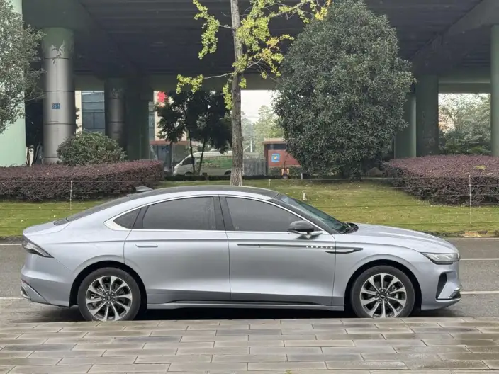 Lincoln Z 2022 Model i Xiang Exclusive Edition – фото 8