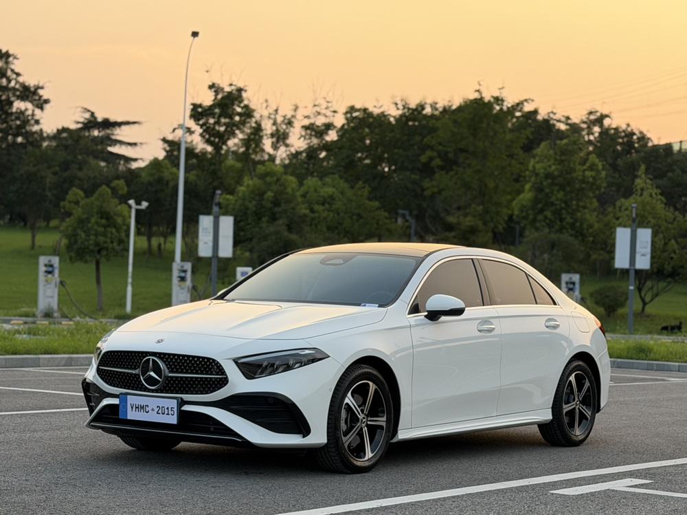 Mercedes-Benz A-class 2024 модификация комплектация A 200 L Fashion Edition – фото 1
