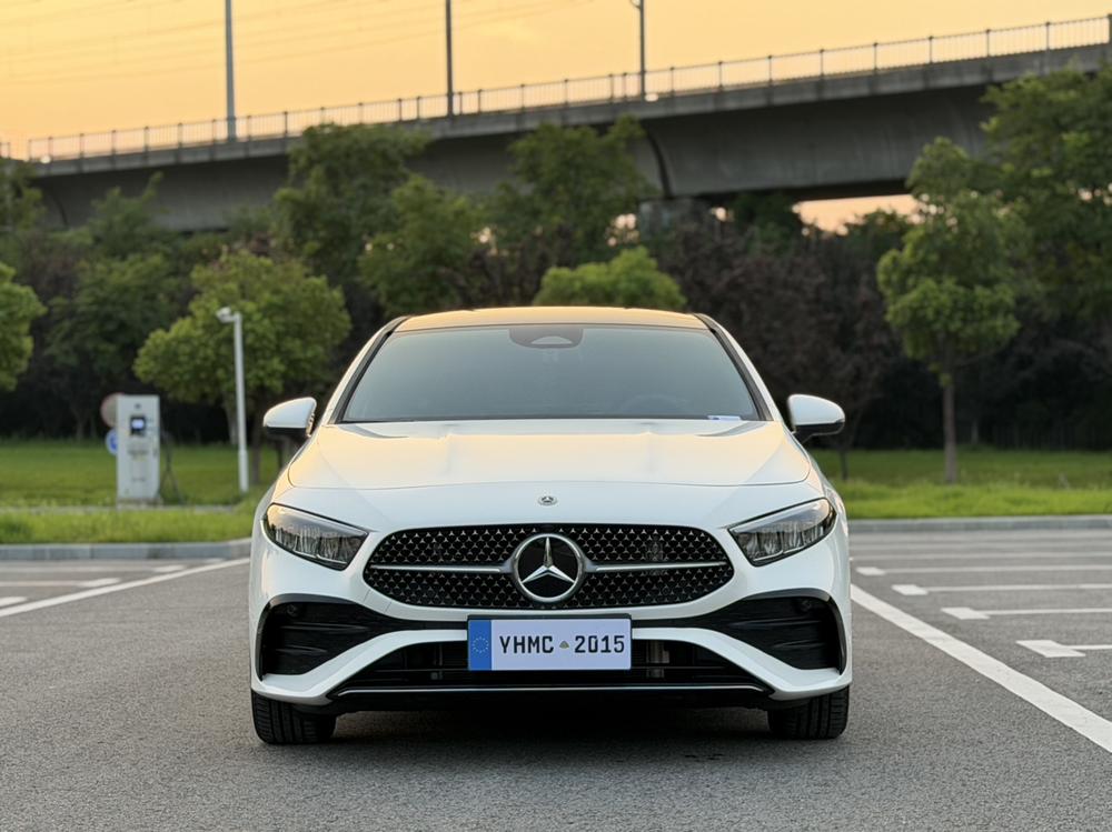 Mercedes-Benz A-class 2024 модификация комплектация A 200 L Fashion Edition – фото 2