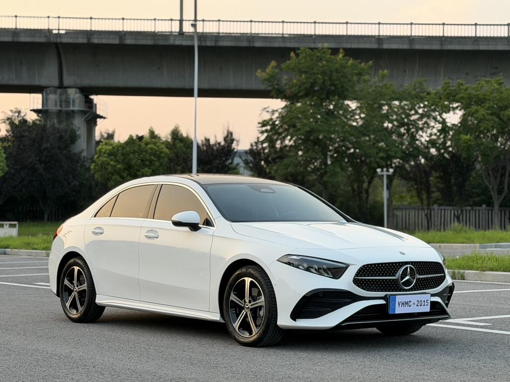 Mercedes-Benz A-class 2024 модификация комплектация A 200 L Fashion Edition – фото 3