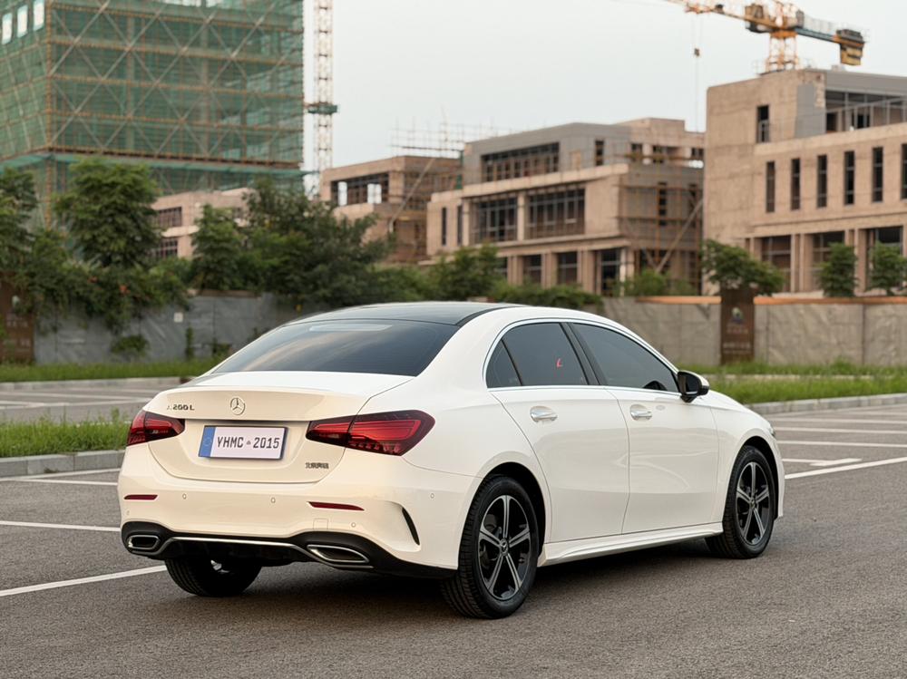 Mercedes-Benz A-class 2024 модификация комплектация A 200 L Fashion Edition – фото 7