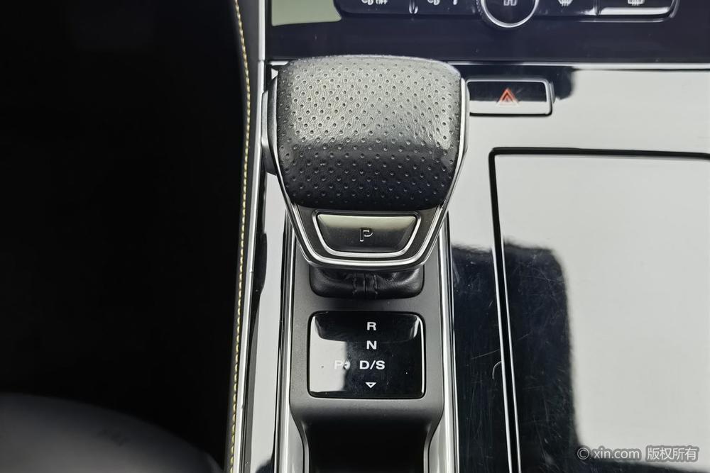 Roewe i6 MAX 2020 300TGI Automatic Cool Smart Drive – фото 14
