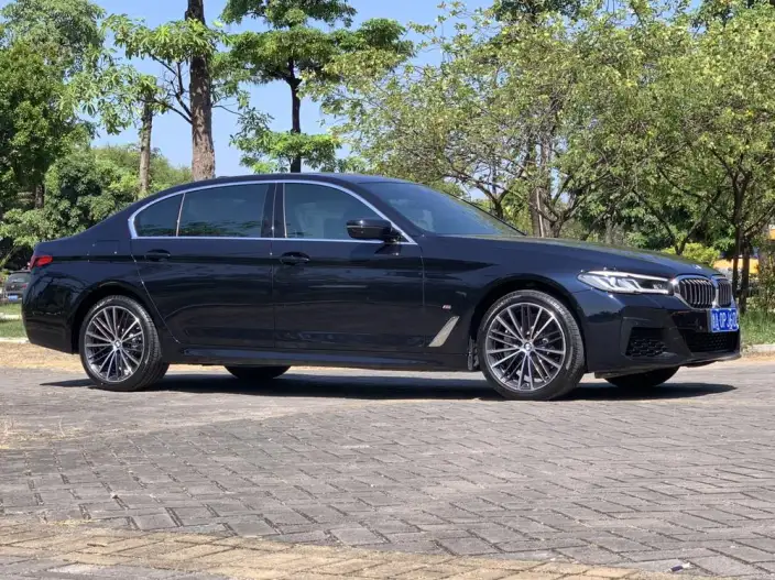 BMW 5 Series 2023 Model 530Li Leading Model M Sports Set – фото 3