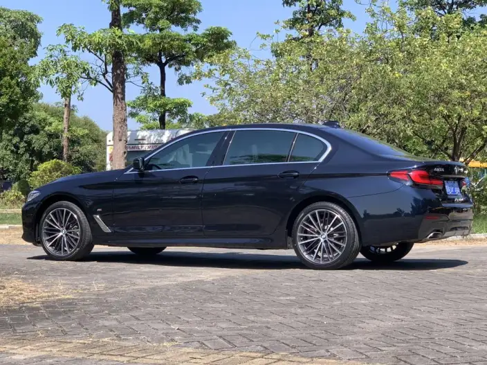 BMW 5 Series 2023 Model 530Li Leading Model M Sports Set – фото 4