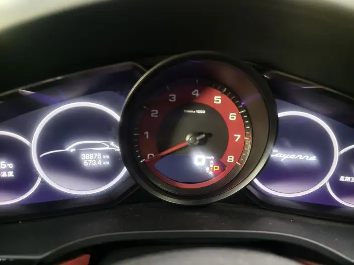 Cayenne 2023 Model Cayenne 3.0T Platinum edition – фото 8