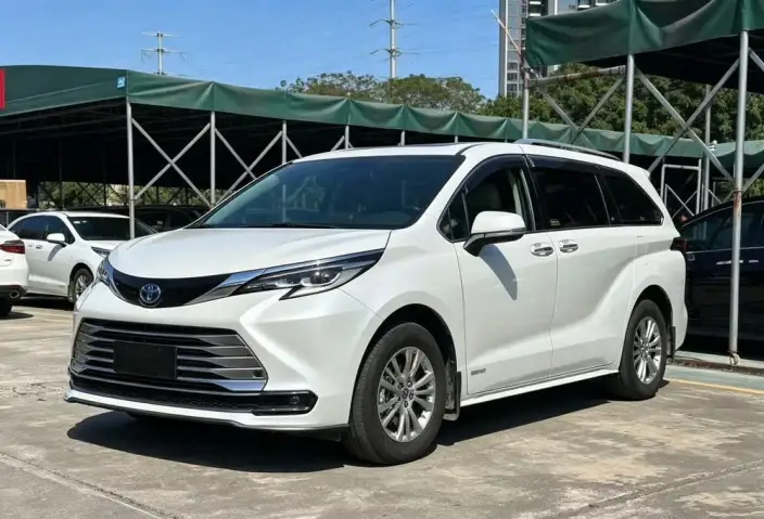 Toyota Sienna 2023 Model Hybrid 2.5L Comfort Edition – фото 1