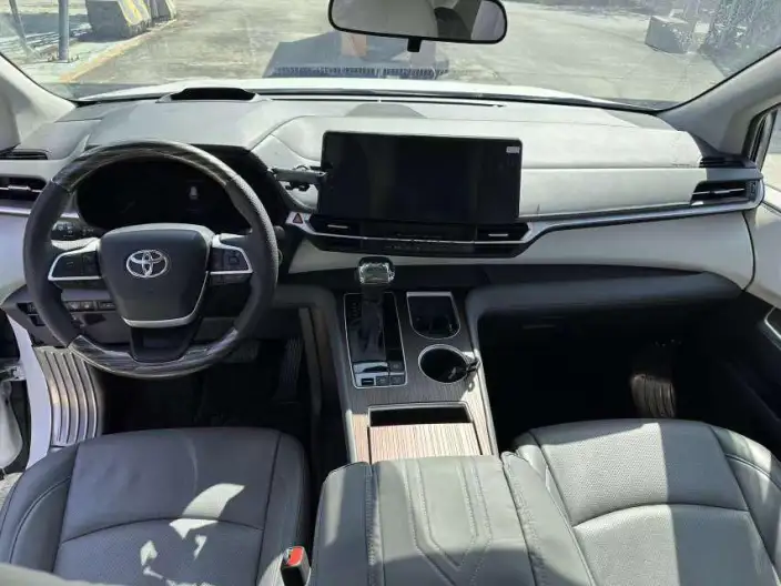 Toyota Sienna 2023 Model Hybrid 2.5L Comfort Edition – фото 6