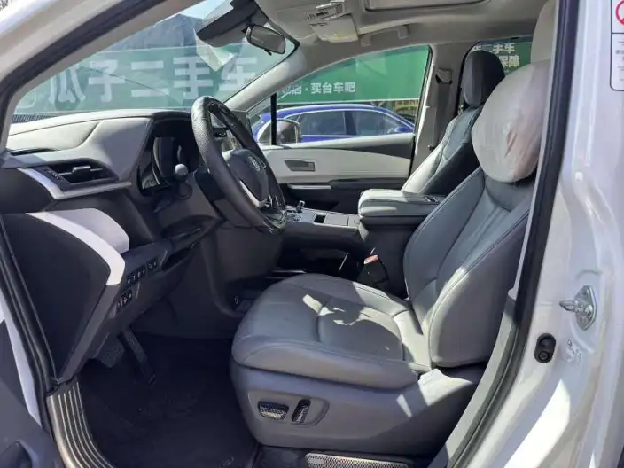 Toyota Sienna 2023 Model Hybrid 2.5L Comfort Edition – фото 8