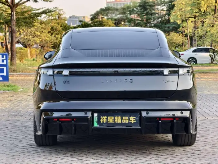 Lynk & Co 10 EM-P 2025 Model 240 4WD Ultra H5 – фото 5