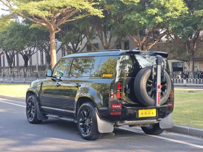 Land Rover Defender 2024 Model 110 3.0T P400 XS