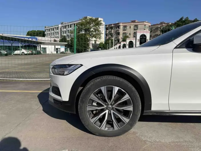 Volvo V90 2024 Model Cross Country B5 AWD Zhiyuan Edition – фото 9