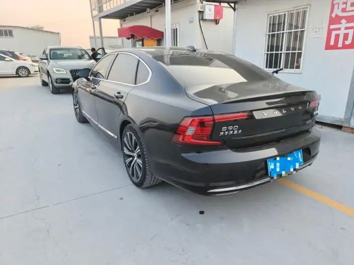 Volvo S90 2024 Model B5 Smart Range Deluxe Edition