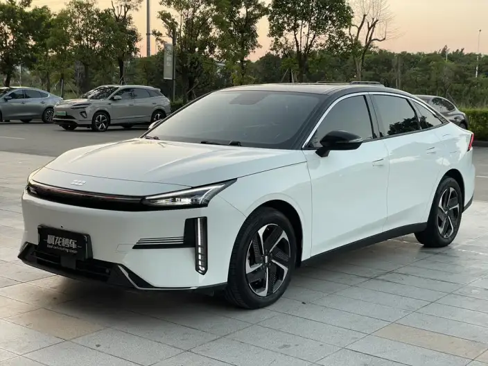 Geely Galaxy L6 2023 Model 1.5T DHT 60km PLUS