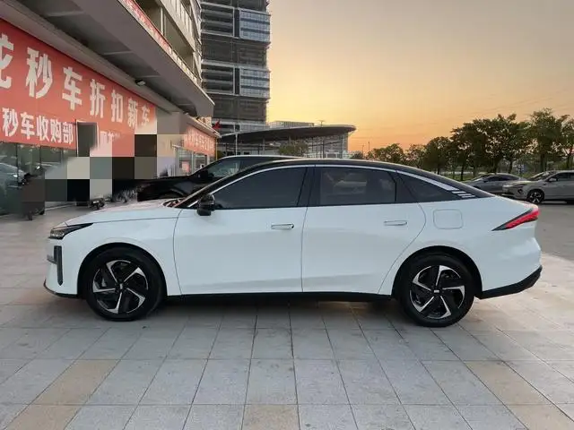 Geely Galaxy L6 2023 Model 1.5T DHT 60km PLUS