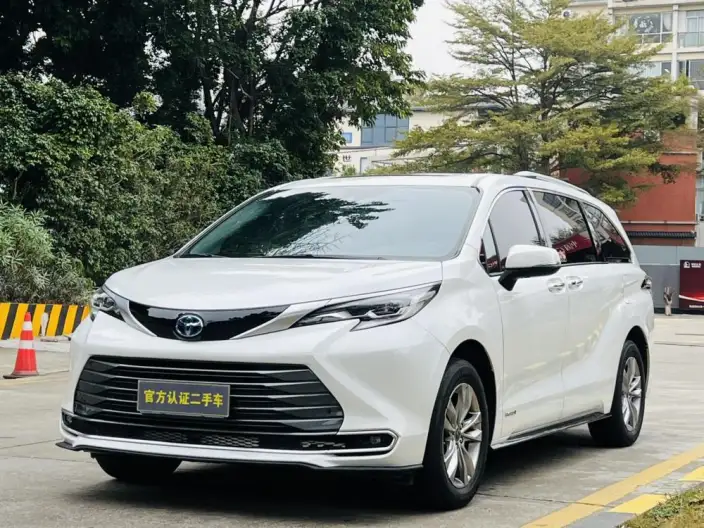 Toyota Sienna 2023 Model Hybrid 2.5L Deluxe Edition