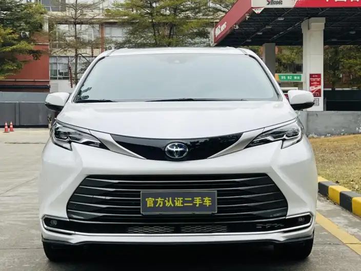 Toyota Sienna 2023 Model Hybrid 2.5L Deluxe Edition