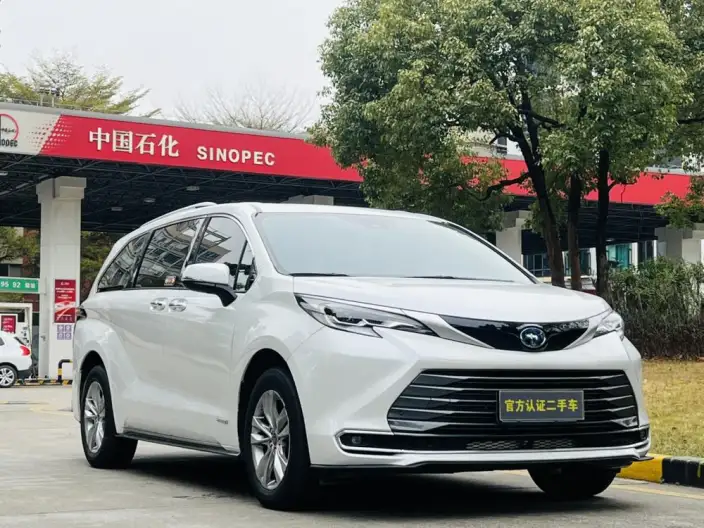 Toyota Sienna 2023 Model Hybrid 2.5L Deluxe Edition