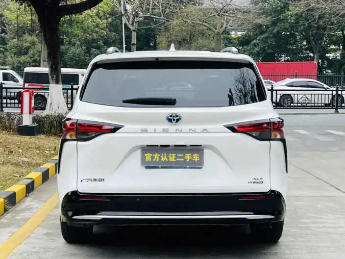 Toyota Sienna 2023 Model Hybrid 2.5L Deluxe Edition – фото 5