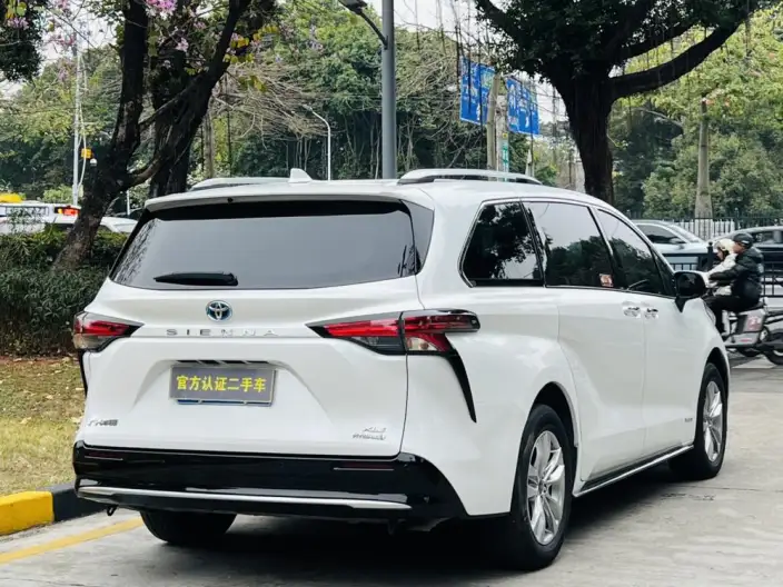 Toyota Sienna 2023 Model Hybrid 2.5L Deluxe Edition – фото 6