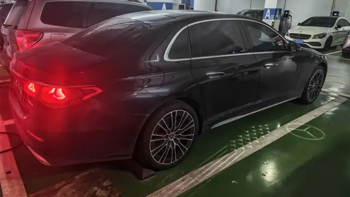 Mercedes-Benz E-Class 2025 Model E 300 L Noble Model sedan – фото 3