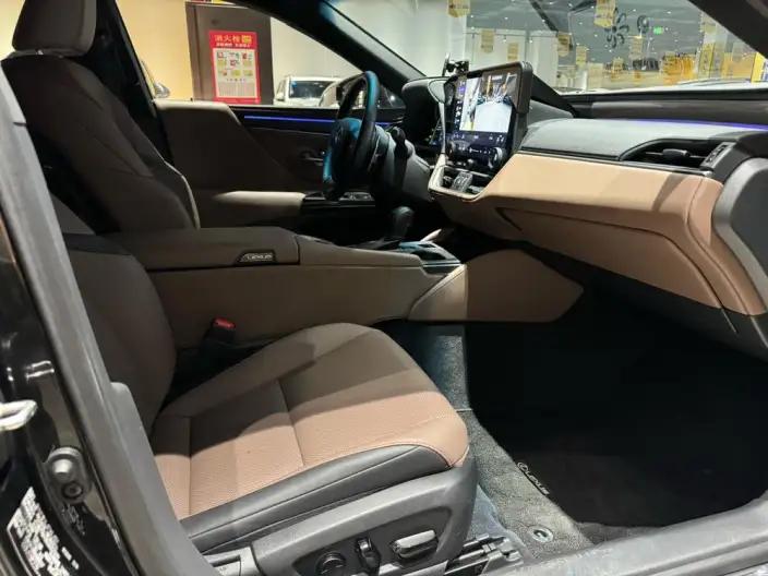 Lexus ES 2025 Model 300h Premium – фото 6
