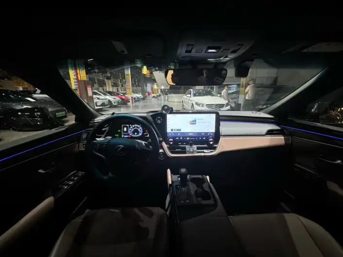 Lexus ES 2025 Model 300h Premium – фото 7