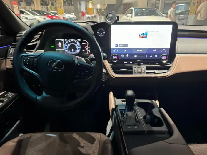 Lexus ES 2025 Model 300h Premium – фото 8
