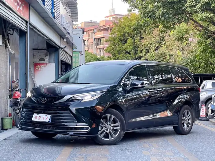 Toyota Sienna 2027 Model Hybrid 2.5L Deluxe Edition