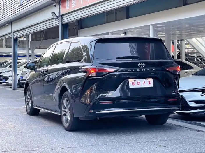 Toyota Sienna 2027 Model Hybrid 2.5L Deluxe Edition