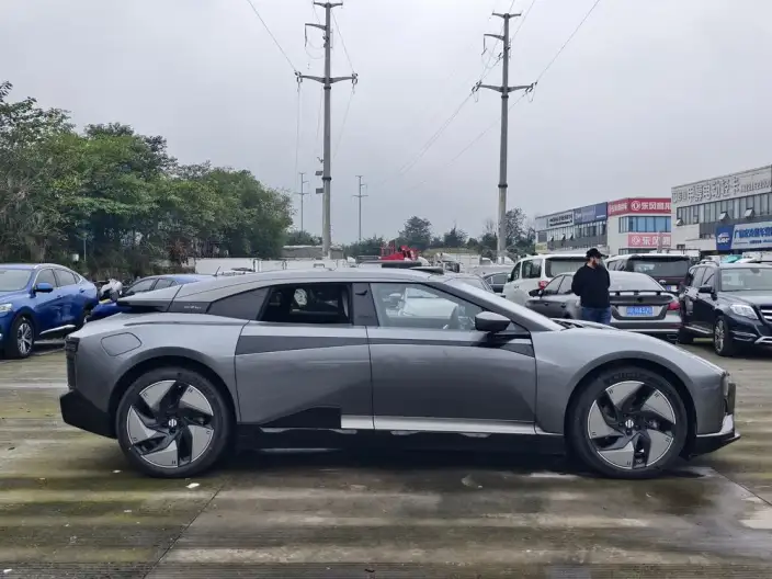 HiPhi Z 2023 Model City Edition 5 seat – фото 8