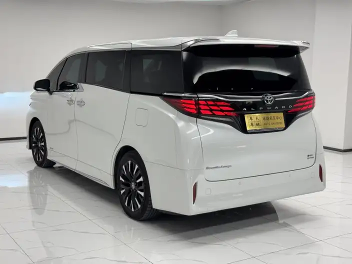 Elfa 2023 Model 2.5L Intelligent Hybrid 4WD Premium