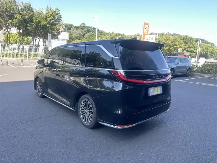 Lexus LM 2023 Model 500h DIRECT4 VI seat Respect Edition