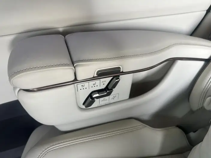 Lexus LM 2023 Model 500h DIRECT4 VI seat Respect Edition