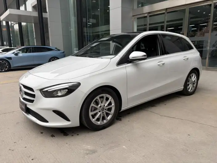 Mercedes-Benz B-Class 2023 Model B 200 Dynamic Model – фото 1