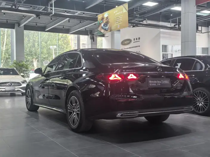 Mercedes-Benz E-Class 2024 Model E 260 L sedan – фото 5