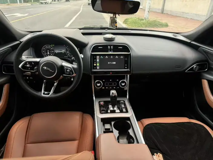 Jaguar XE L 2022 Model 2.0T 250PS R-DYNAMIC S Enterprising Sports Edition – фото 8