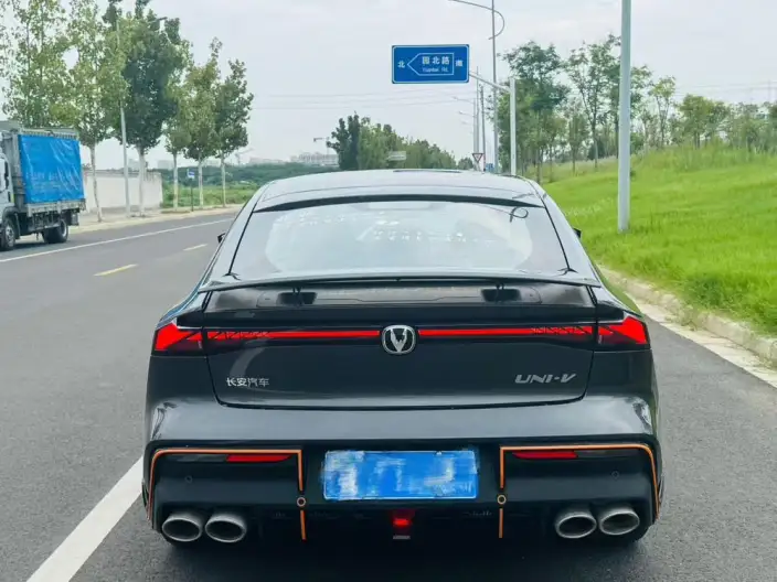 Changan UNI-V 2023 Model 1.5T Sports Edition – фото 5