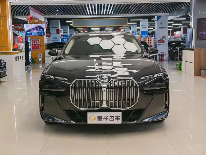 BMW 7 Series 2023 Model 735Li Luxury Set – фото 2
