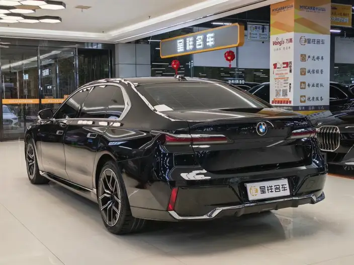 BMW 7 Series 2023 Model 735Li Luxury Set – фото 4