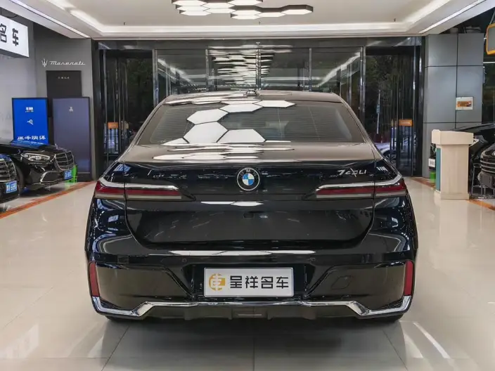 BMW 7 Series 2023 Model 735Li Luxury Set – фото 5