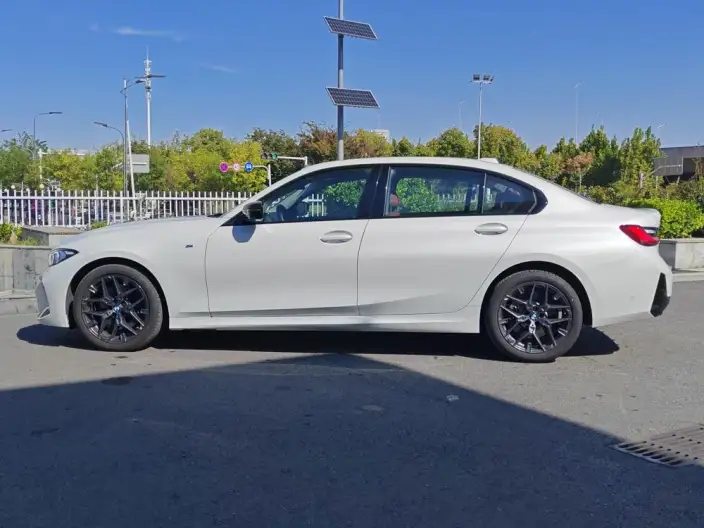 BMW 3 Series 2025 Model 330Li M Sports Night Set – фото 4