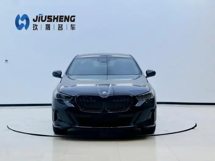 BMW 5 Series 2026 Model 530Li Exclusive Model M Sports Set – фото 2