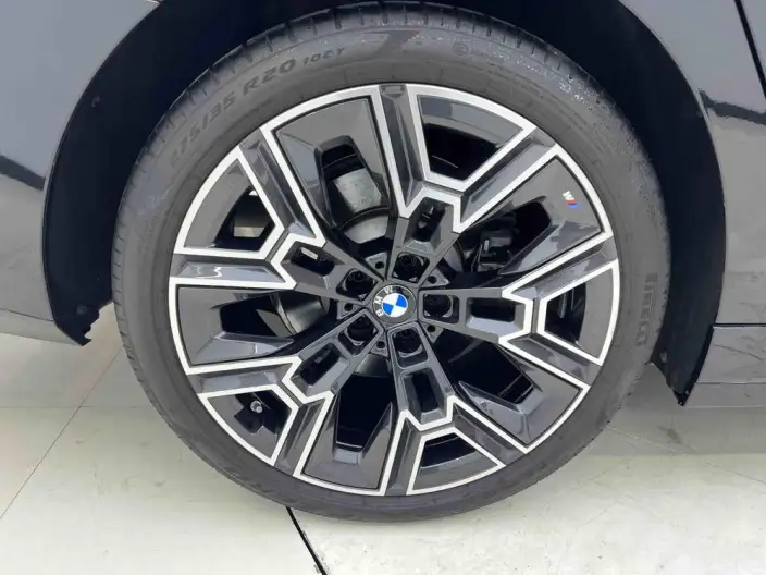 BMW 5 Series 2026 Model 530Li Exclusive Model M Sports Set – фото 7