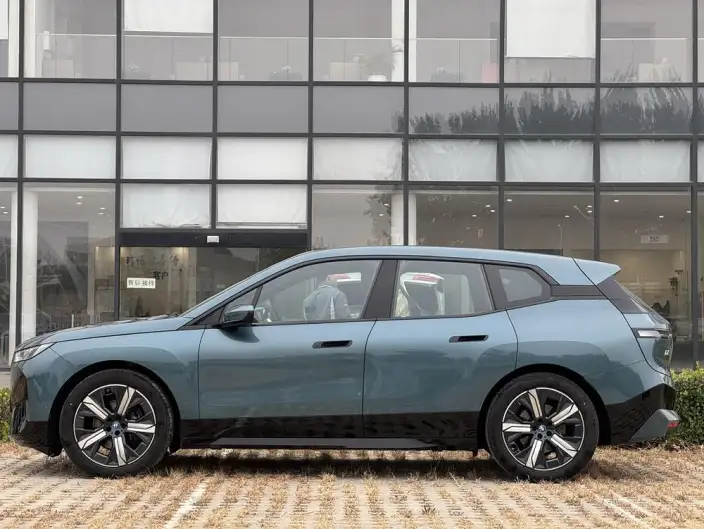BMW iX 2023 Model xDrive40 – фото 3