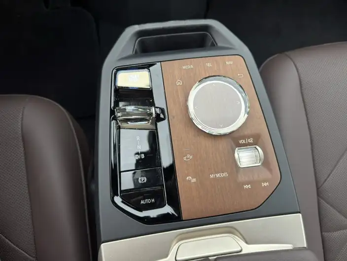 BMW iX 2023 Model xDrive40 – фото 10