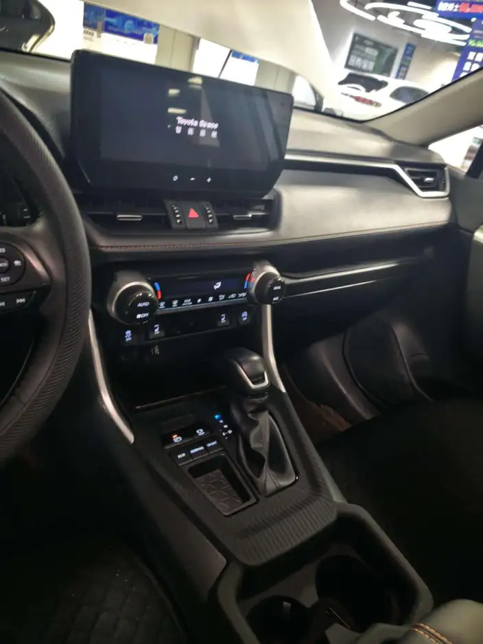 Toyota RAV4 2024 Model 2.0L CVT 2WD Urban Edition – фото 7