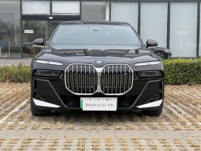 BMW i7 2023 Model eDrive50L Exclusive Model Luxury Set – фото 2